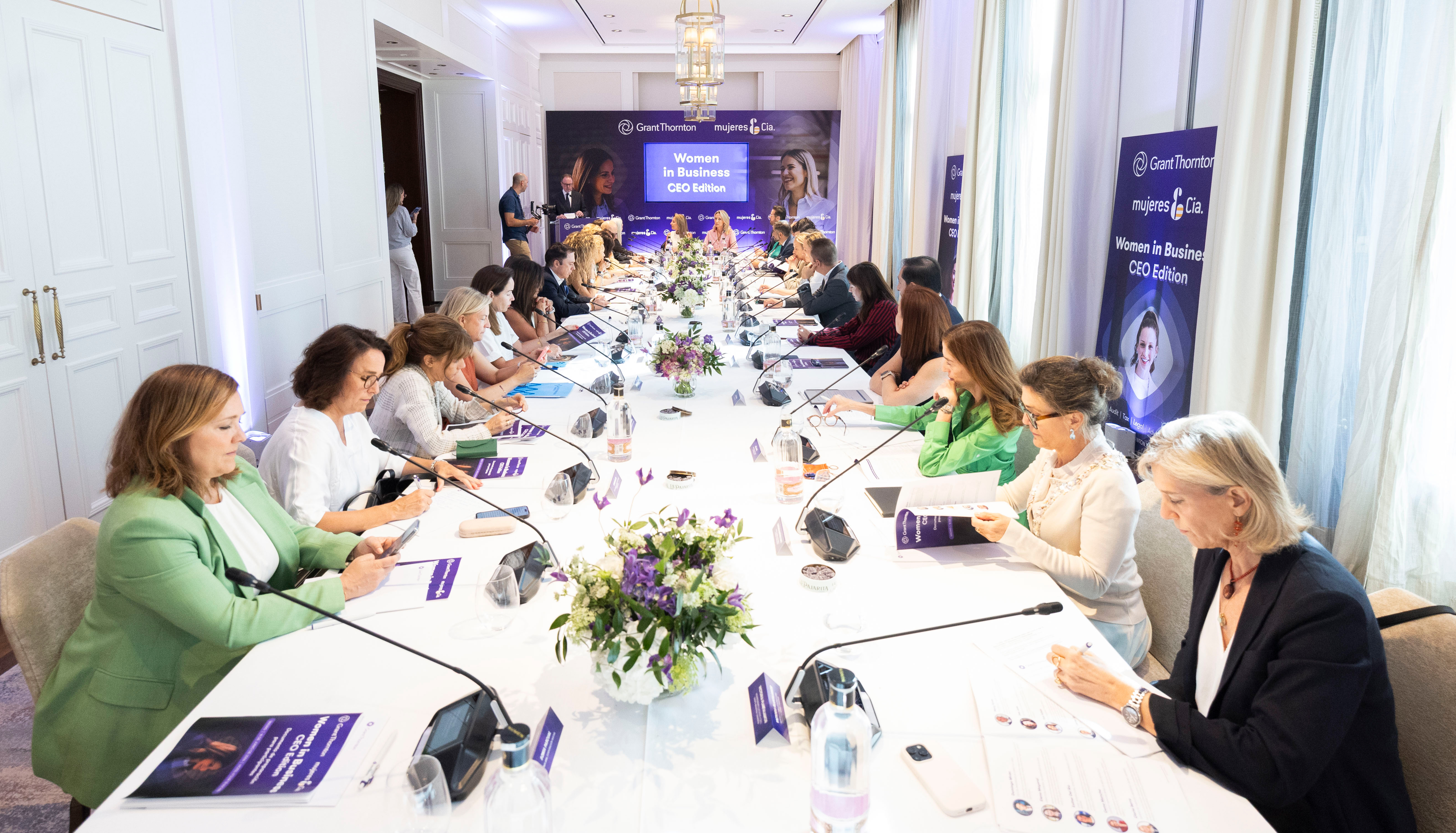 Mujeres CEO: caen no por falta de talento, sino porque no acceden al poder real en la empresa 